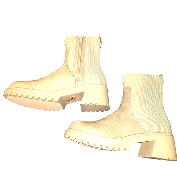NWT Sugar 8.5 Platform Cream Womens Chelsea Boots 2 1/2 In. Heel Shoes 8 1/2 New - Picture 1 of 8